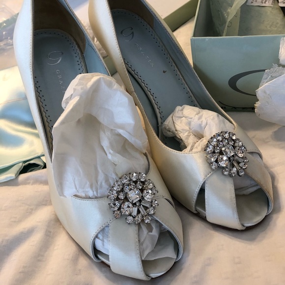 Bride Shoes - Picture 1 of 6